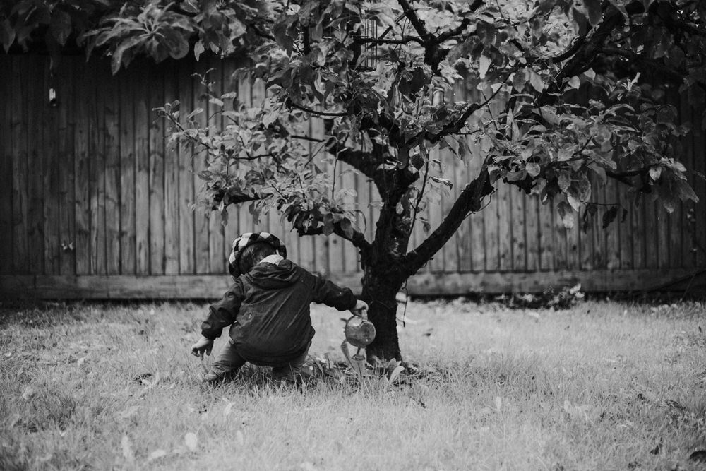black and white toddler photography Reading Berkshire