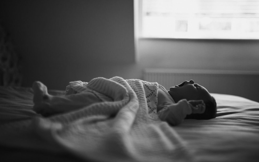 Naturally beautiful black & white newborn photography