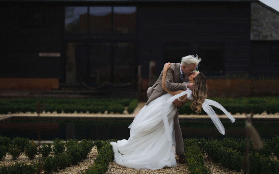 Stephanie & Harrison – Silchester Farm Wedding